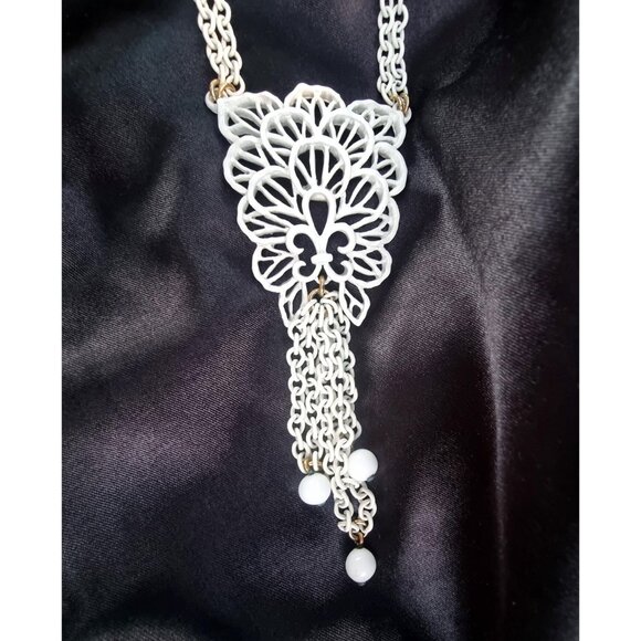 Rare Find Vintage CROWN TRIFARI 1960s Signed White Enamel Pendant Necklace - Picture 4 of 9